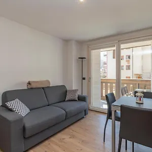 https://cristallo-apartment-ristrutturato-nuovo-centro-aprica.it-lombardy.com